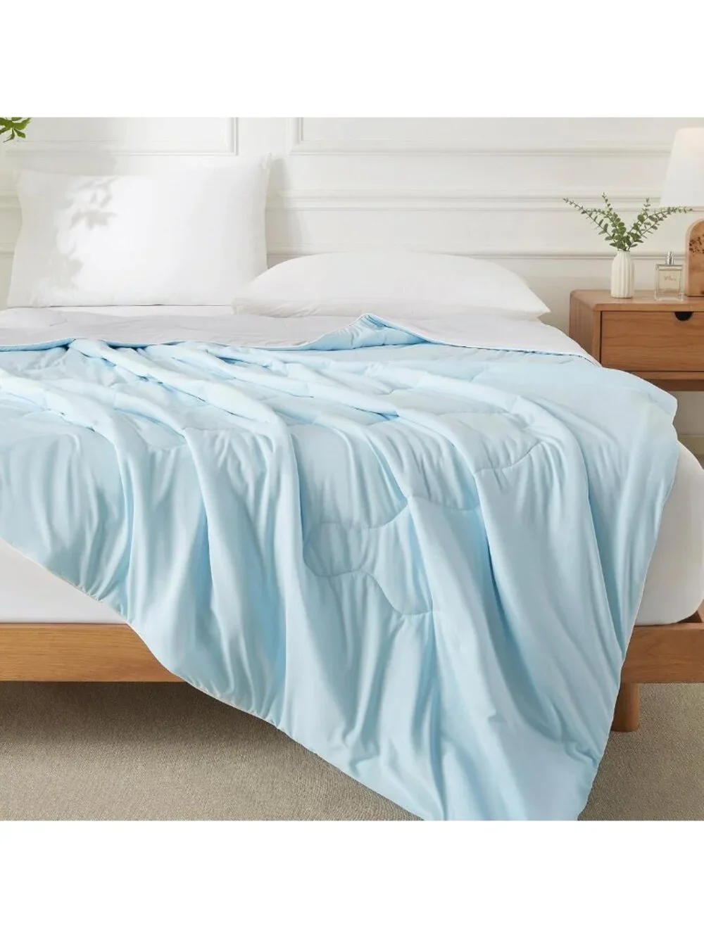 Lightweight King Cooling Comforter, Breathable Q-Max 0.45 Blanket for Hot
